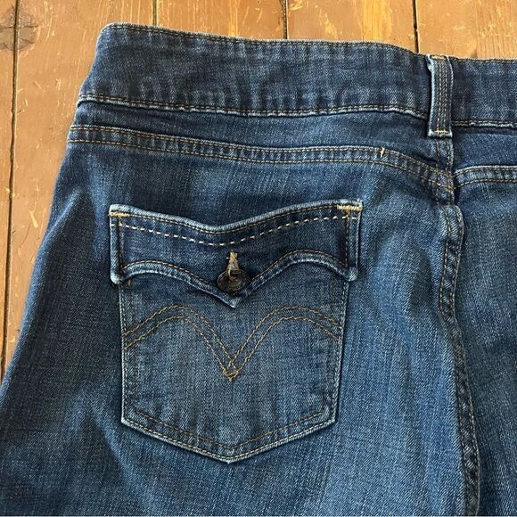 Levi’s 526 Slender Bootcut Jeans - Picture 8 of 9